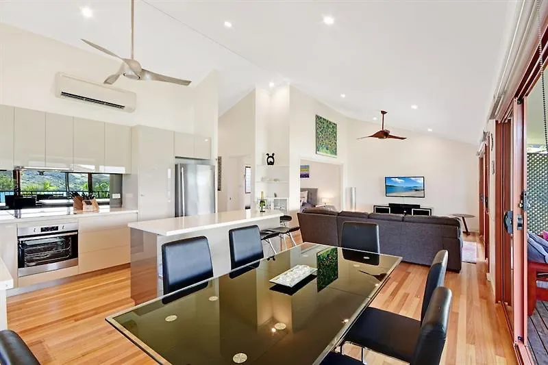 Apartment Heliconia 10 Newly Renovated Centrally Located House Hamilton Island