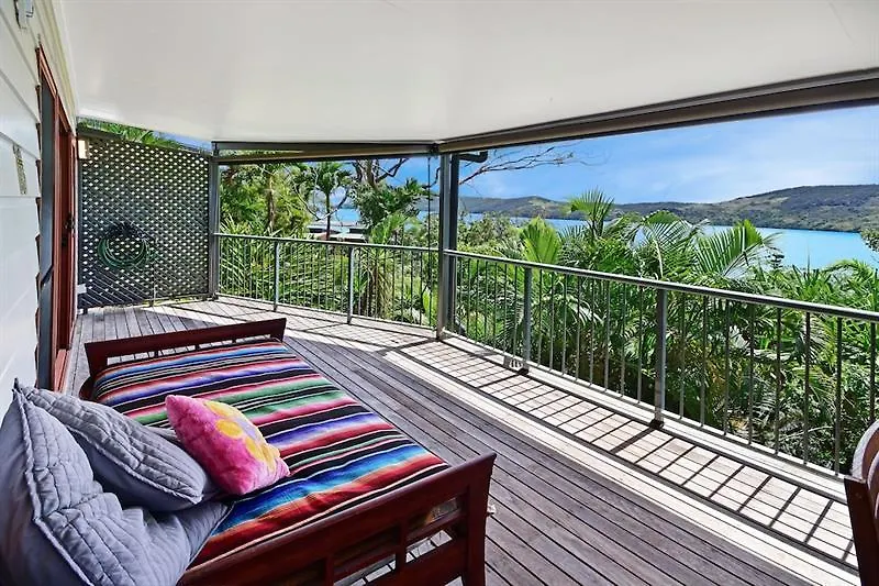 Heliconia 10 Newly Renovated Centrally Located House Hamilton Island