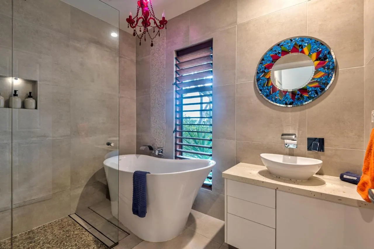 Heliconia 10 Newly Renovated Centrally Located House Hamilton Island